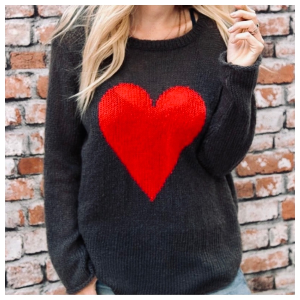 Beautiful Heart pull over sweater 
Cotton blend - Picture 2 of 4